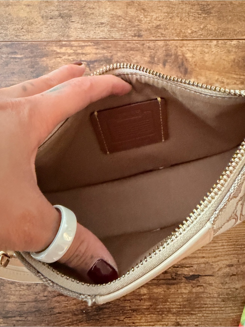 Coach Beige & Cream Signature Shoulder Bag - Picture 4 of 5